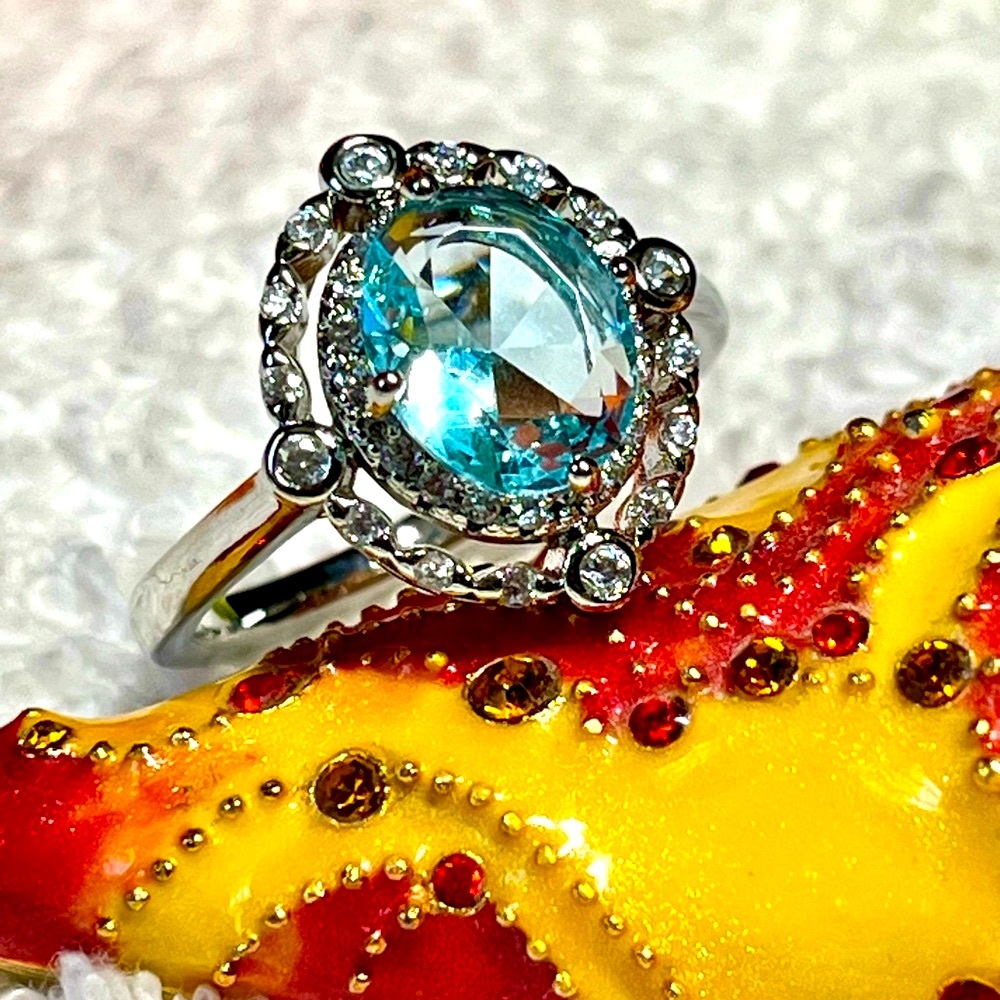 🦋Stunning silver and blue aquamarine halo right hand ring -NWOT-amazing